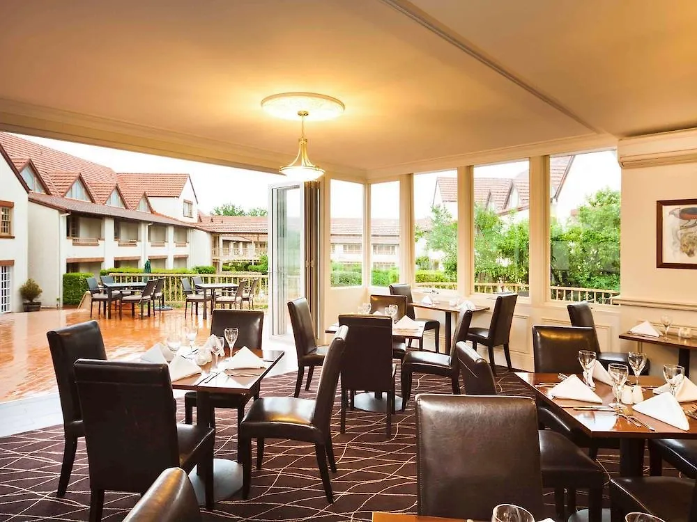 Mercure Canberra Belconnen 4*,